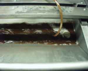The suspension liquid holds the magnetic particles and is then washed over the part.